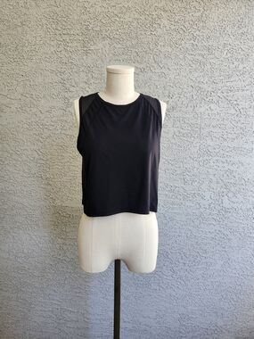 Lululemon Women's Black Athletic Cropped Tank Top